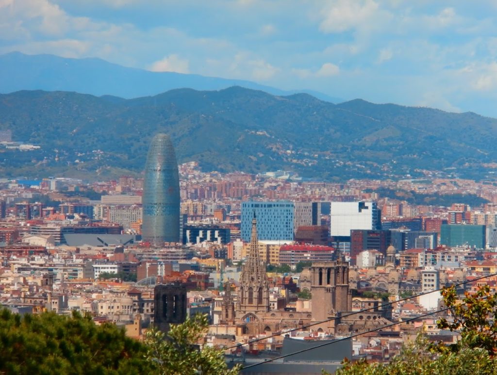 Visiter Barcelone avec un guide en vélo électrique